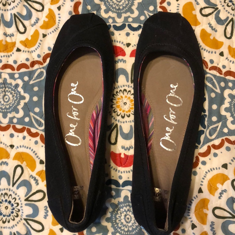 Toms size 6 women’s; black ballet